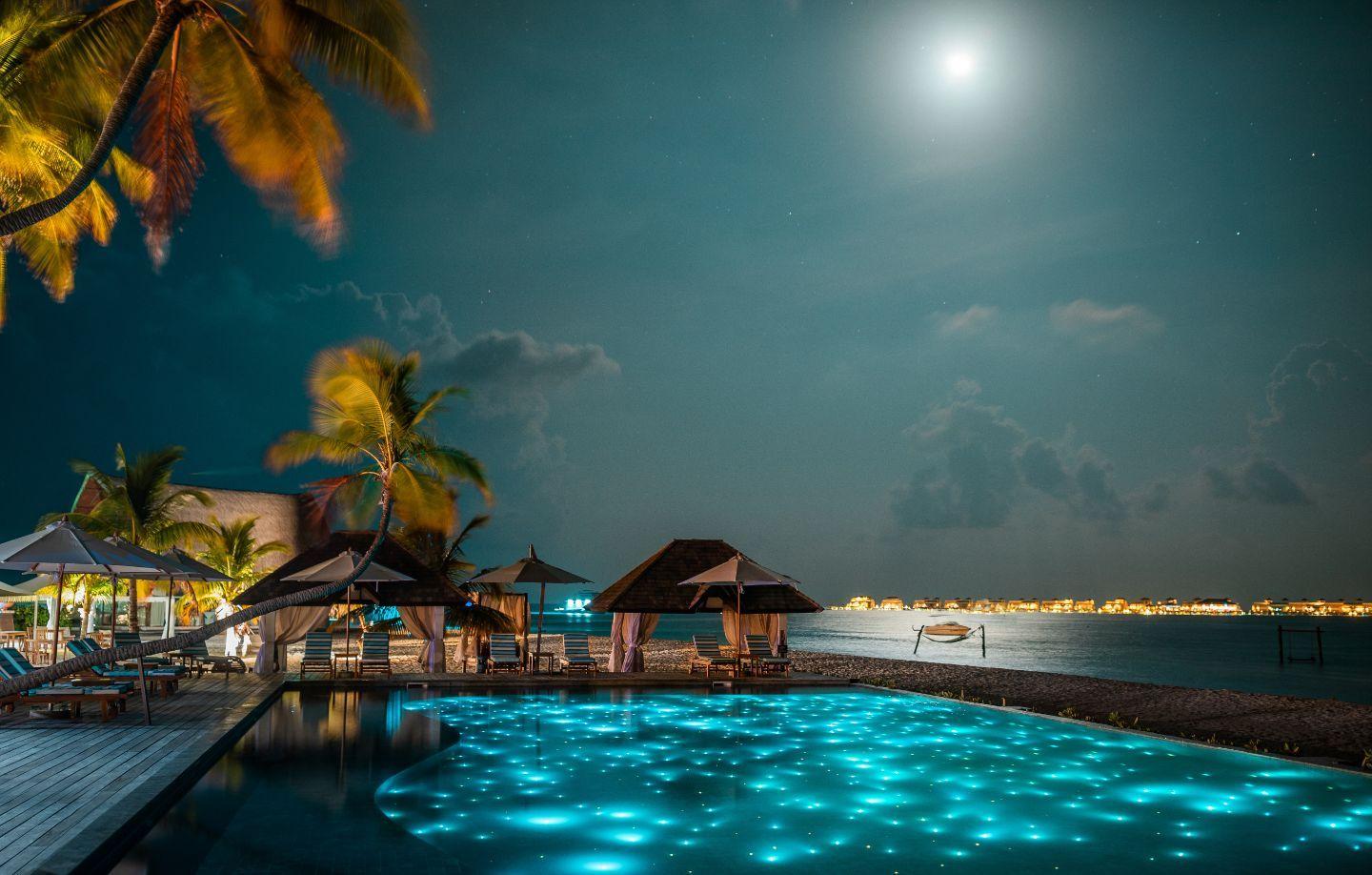 Kuredhi Pool Bar