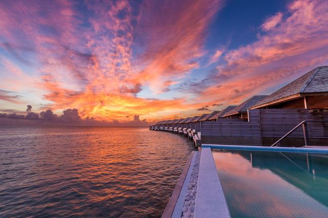 TOP 15 BEST HONEYMOON RESORTS IN THE MALDIVES 2025 visual data 4