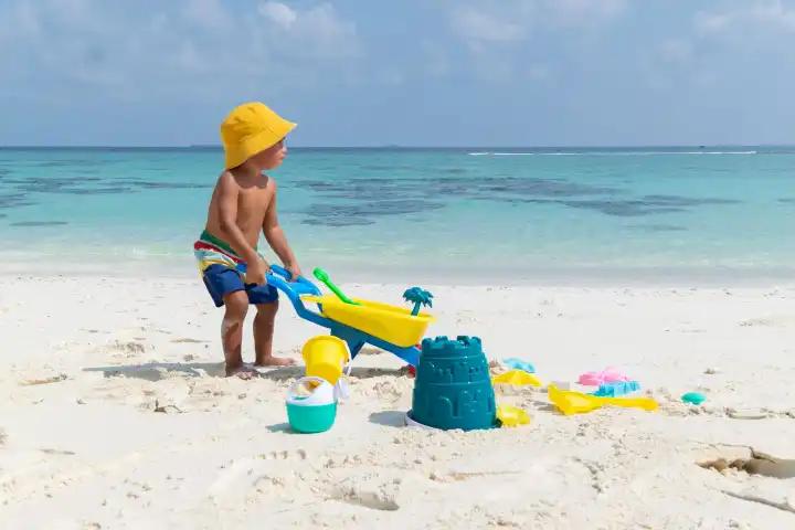 Ifuru-Island-Maldives-Resort-Kid-Building-sandcastles-sm.webp
