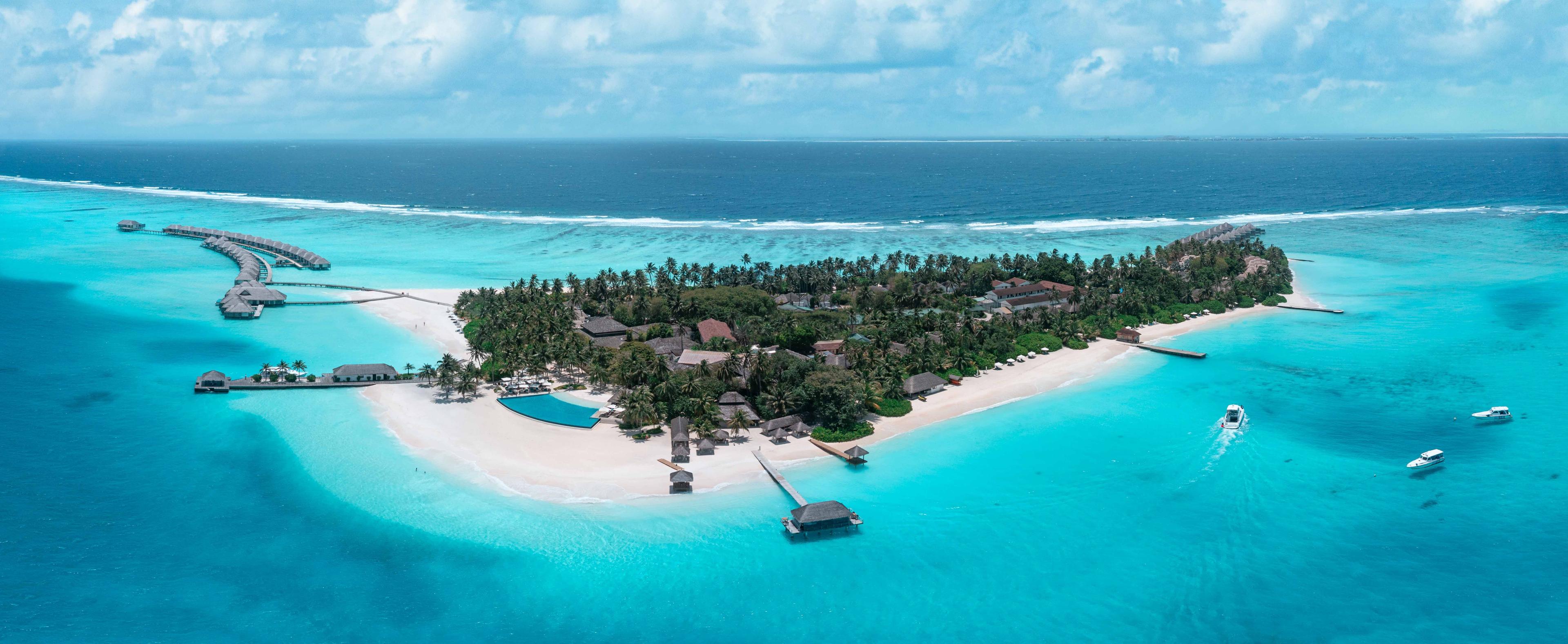 Niva Velassaru Maldives - General - Island Aerial.jpg