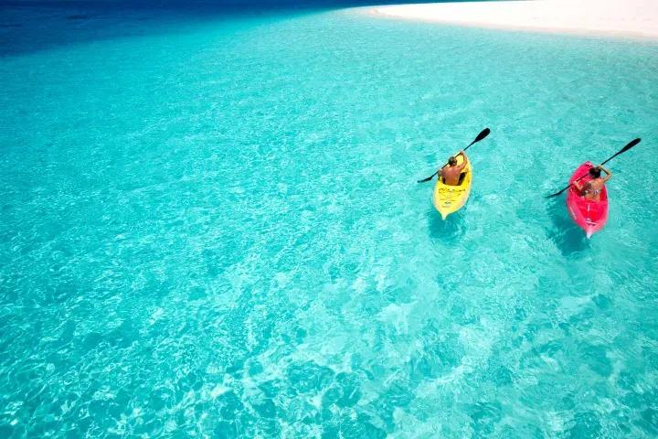 Velassaru-Maldives-Facilities-Activities-Watersports-Kayak-2-sm.webp