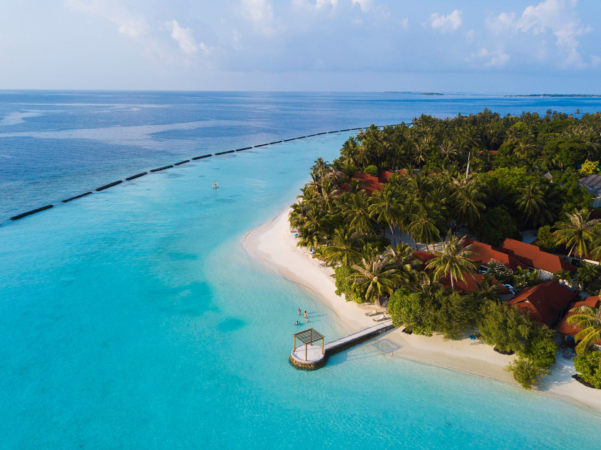 https://www.maldives.com/uploads/Kurumba_Maldives_Aerial_f05352fa51.jpg